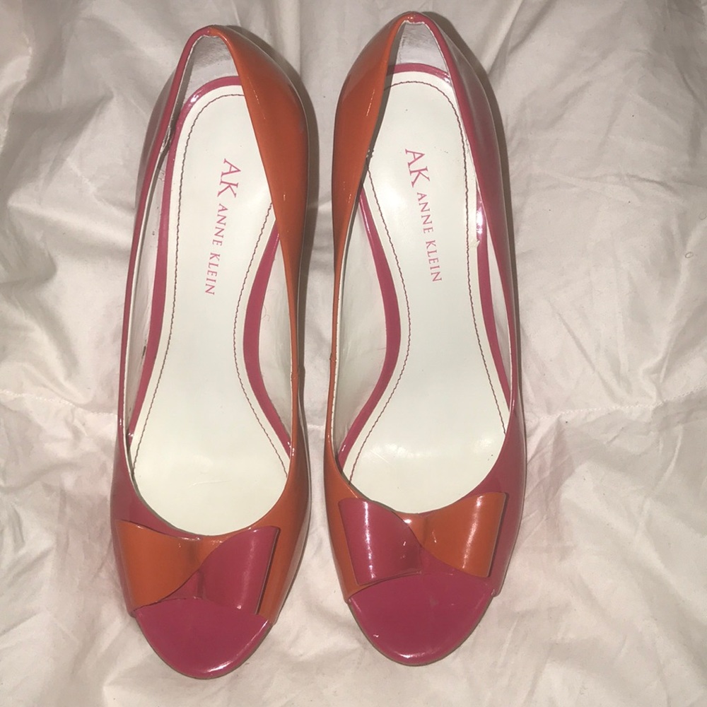 Peep toe pumps